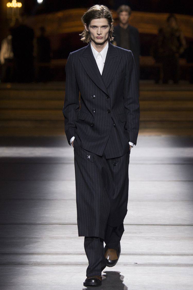 çizgili takım elbise kombini